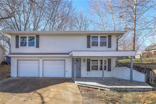 2218 Liberty Landing Rd, Liberty, MO, 64068-9477 | Card Image