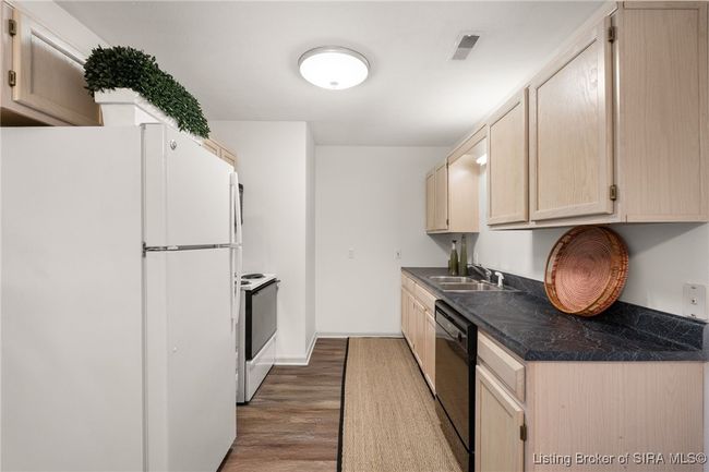 207 Colonial Club Dr, Condo with 2 bedrooms, 2 bathrooms and null parking in New Albany IN | Image 17