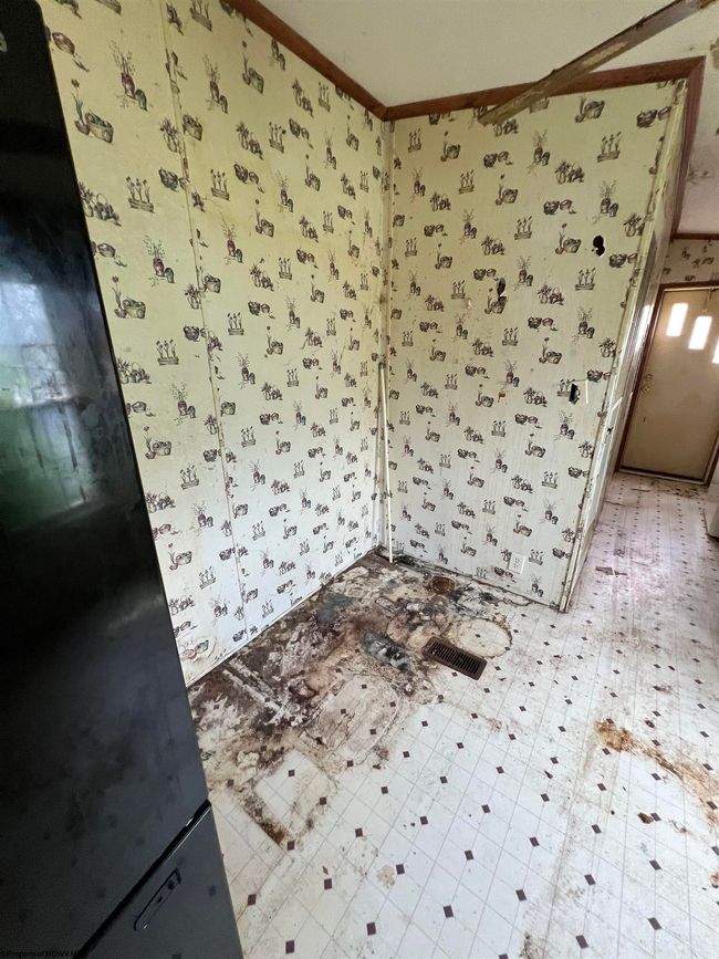 209 Thomas Ave, House other with 3 bedrooms, 2 bathrooms and null parking in Nutter Fort WV | Image 7