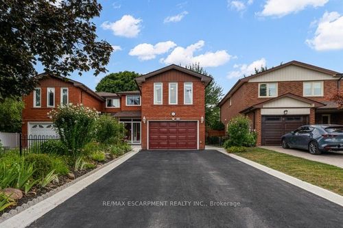 94 Bremen Lane, Mississauga, ON, L5M2N5 | Card Image