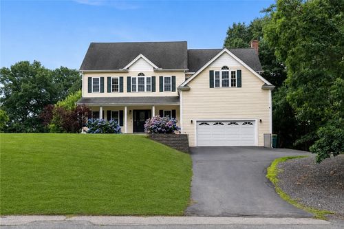 670 Hickory Road, North Attleboro, MA, 02760 | Card Image