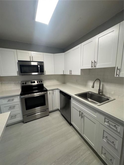 apt-208h-1475 Ne 125th Ter, North Miami, FL, 33161-5262 | Card Image