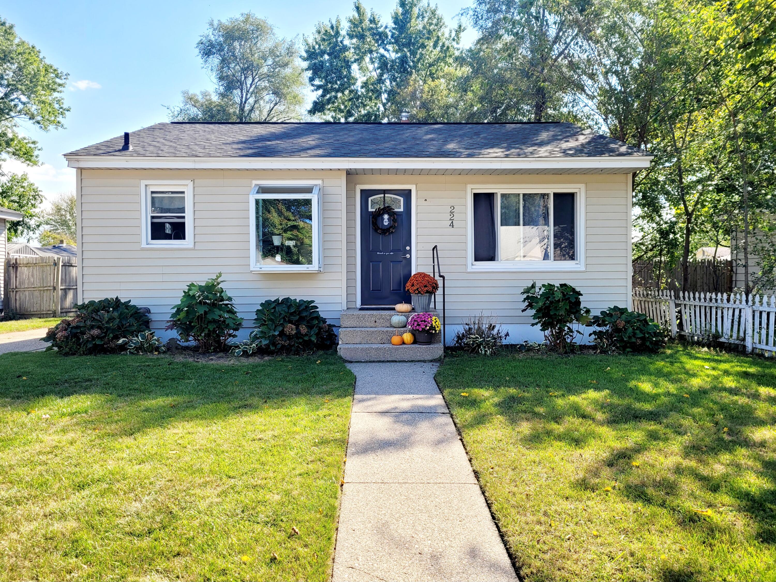 Maplelawn St, Grand Rapids, MI 49548
