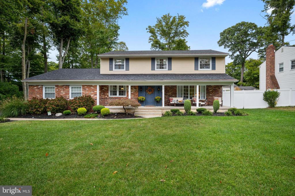 Meadowview Dr, Cinnaminson, NJ 08077