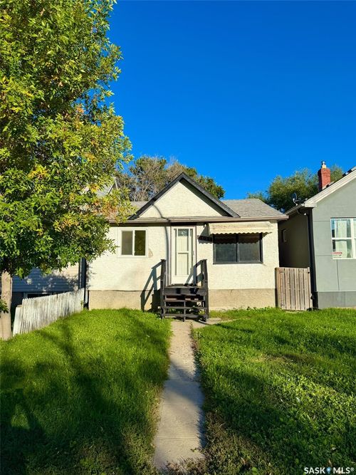 2027 Montreal Street, Regina, SK, S4P1L5 | Card Image