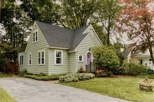 28 S Parsonage St, Rhinebeck, NY, 12572-1625 | Card Image