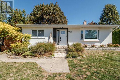 42 Niagara St, Collingwood, ON, L9Y3X2 | Card Image