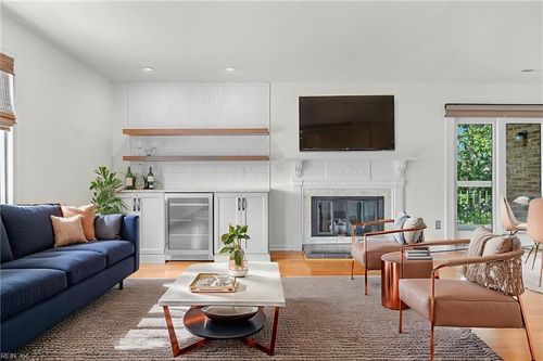 35-4239 Hatton Point Ln, Portsmouth, VA, 23703-4041 | Card Image