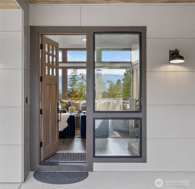 Lovely entry to welcome you home or your friends and family in | Image 31