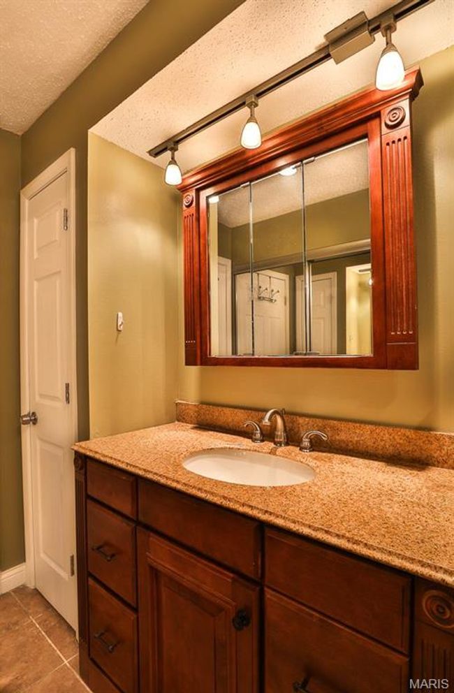 APT-4 - 917 Claytonbrook Dr, Condo with 2 bedrooms, 2 bathrooms and 2 parking in Ballwin MO | Image 16