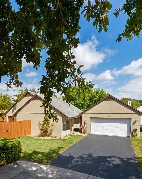 1433 Kittiwake Ct, Homestead, FL, 33035-1050 | Card Image