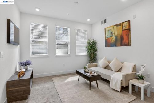 411 Rhythm Ln, Hayward, CA, 94544-7746 | Card Image