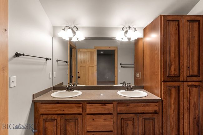 Upstairs A | Image 32