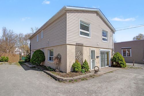 161 Charlotte St S, Newmarket, ON, L3Y3S7 | Card Image