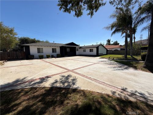 6754 Karen Ln, Jurupa Valley, CA, 92509-1622 | Card Image