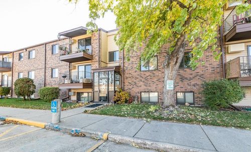 a201-1405 25th Ave S, Fargo, ND, 58103-5262 | Card Image
