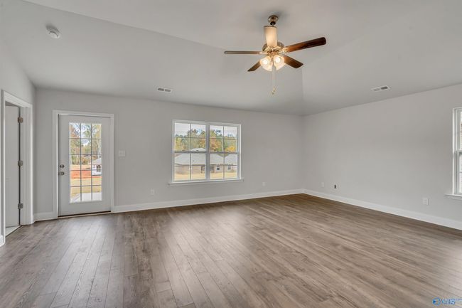 6105 Eagle Point Cir Se, House other with 3 bedrooms, 2 bathrooms and null parking in Owens Cross Roads AL | Image 6