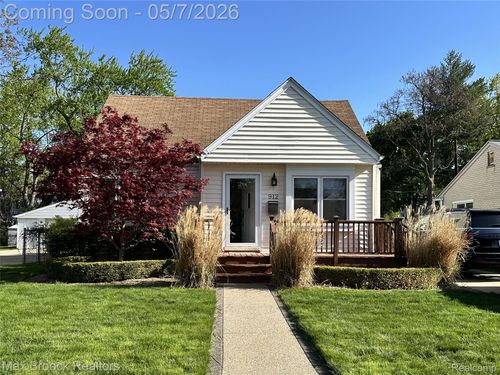 912 Woodsboro Dr, Royal Oak, MI, 48067-1272 | Card Image