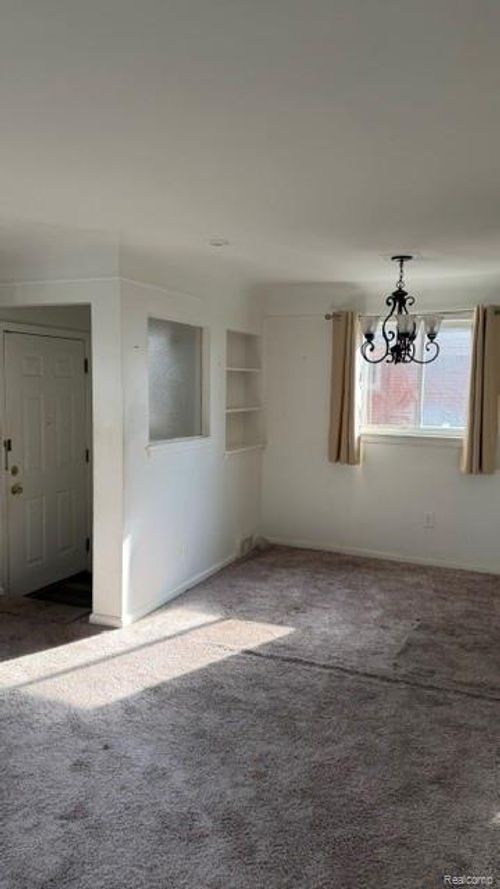 14421 Rosemary Blvd, Oak Park, MI, 48237-1949 | Card Image
