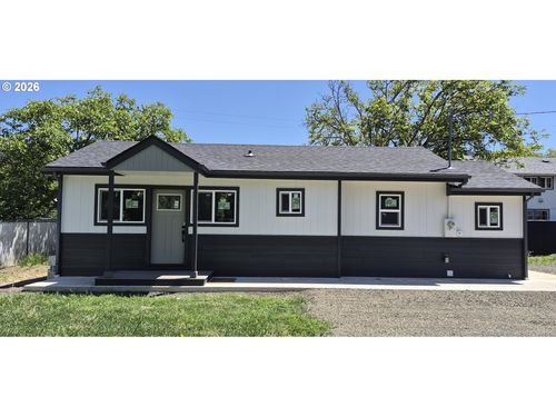 119 Walnut St, Myrtle Creek, OR, 97457-9375 | Card Image