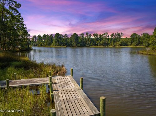 130 Queen Annes Ct, Oriental, NC, 28571-6012 | Card Image