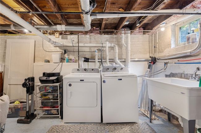 204 8 Th St, House other with 3 bedrooms, 2 bathrooms and 3 parking in Providence RI | Image 33