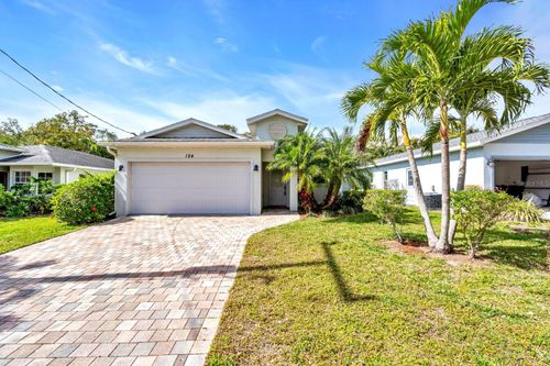 8424 Nandina Dr, SARASOTA, FL, 34240-9525 | Card Image