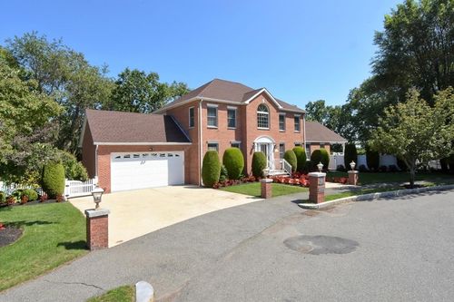 6 Lisa Ln, Saugus, MA, 01906-3382 | Card Image