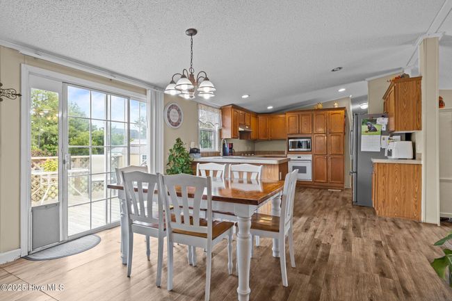 Dining area. | Image 12