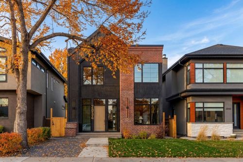 2034 49 Ave Sw, Calgary, AB, T2T2V4 | Card Image