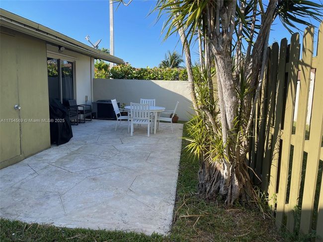 12000 Sw 110 Th Street Cir N, Townhouse with 3 bedrooms, 2 bathrooms and null parking in Miami FL | Image 15