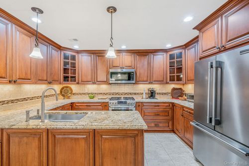 185 Colony Dr, Holbrook, NY, 11741-2847 | Card Image