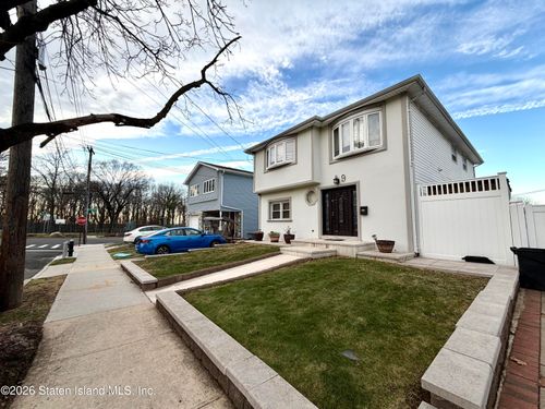 9 Boone St, Staten Island, NY, 10314-5003 | Card Image