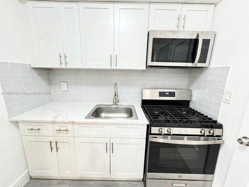 apt-2-7435 Byron Ave, Miami Beach, FL, 33141-2658 | Card Image