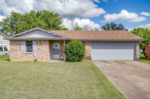 1413 Phillips St, Cleburne, TX, 76033-7652 | Card Image