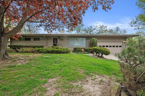 901 Hawthorn Drive, Waukesha, WI, 53188 | Card Image