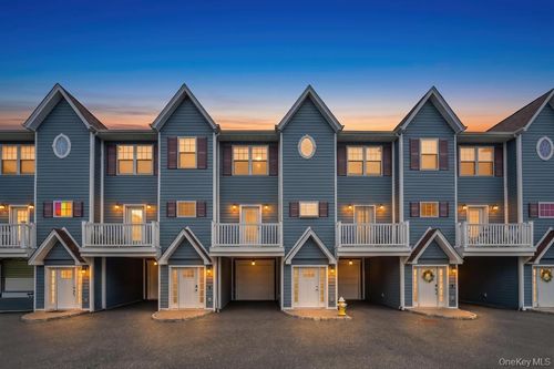 18 Hearthstone Ct, Farmingdale, NY, 11735-3654 | Card Image