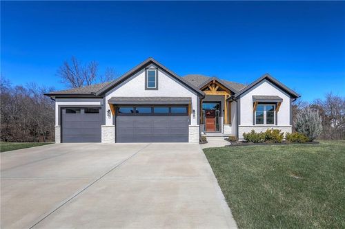 9102 11th St Ct, Lee's Summit, MO, 64064-7998 | Card Image