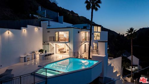 2256 Nichols Canyon Rd, Los Angeles, CA, 90046-2161 | Card Image