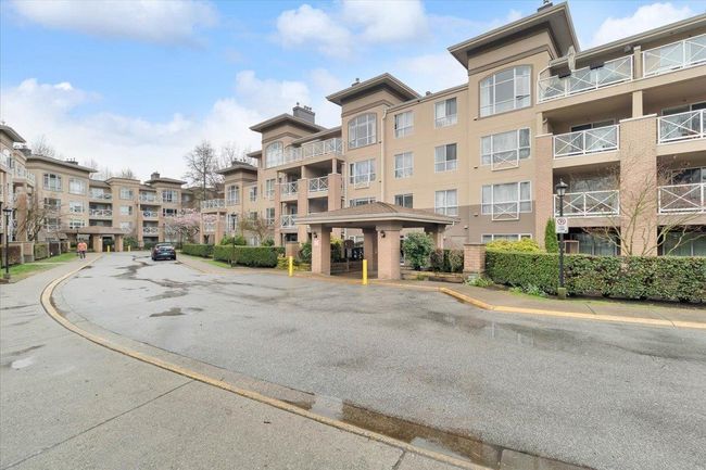 307 - 2558 Parkview Lane, Condo with 1 bedrooms, 1 bathrooms and 1 parking in Port Coquitlam BC | Image 2