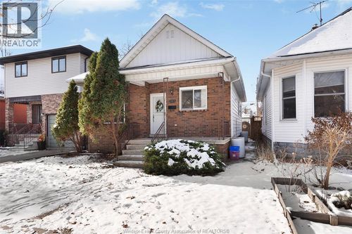 967 Gladstone Ave, Windsor, ON, N9A2R5 | Card Image