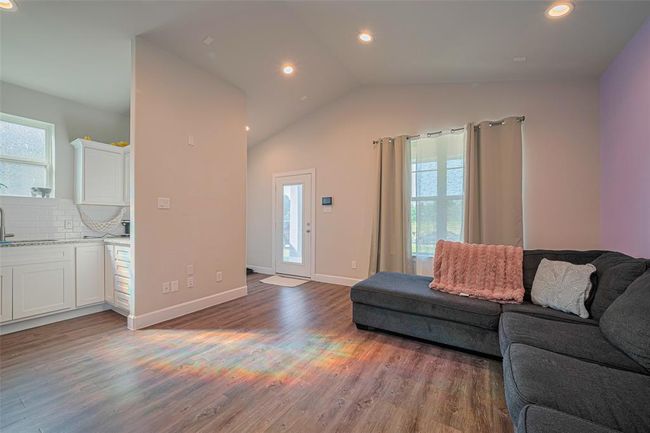 6418 Gresham St, House other with 3 bedrooms, 2 bathrooms and null parking in Wallis TX | Image 8