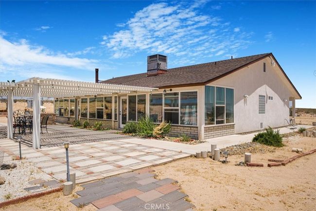 61975 Old Chisholm Trl, House other with 3 bedrooms, 3 bathrooms and 2 parking in Joshua Tree CA | Image 13