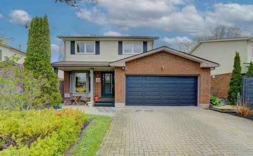 108 Clearwater Cres, Waterloo, ON, N2V1L8 | Card Image
