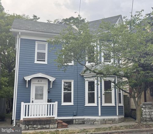 211 S Maple Ave, MARTINSBURG, WV, 25401-3227 | Card Image