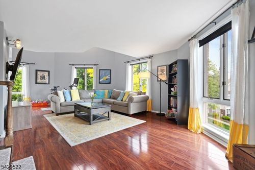 215-50 Pine St, Montclair, NJ, 07042-4701 | Card Image