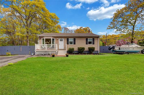 59 Dawn Dr, Shirley, NY, 11967-1909 | Card Image