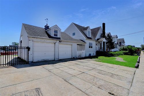 127 Forest Ave, Massapequa, NY, 11758-7808 | Card Image