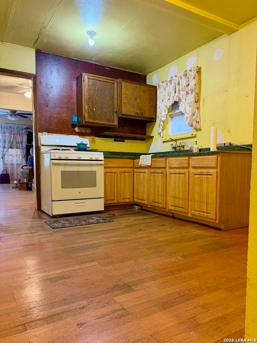 437 Glendale Ave, San Antonio, TX, 78237-2238 | Card Image