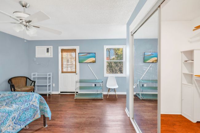 Main house, downstairs unit | Image 25